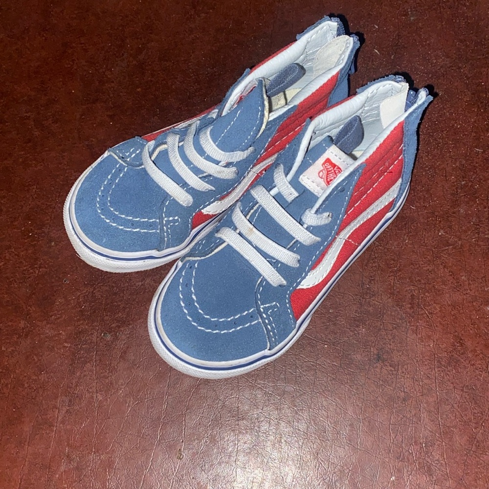 NWOT
Vans 
Toddler size 8